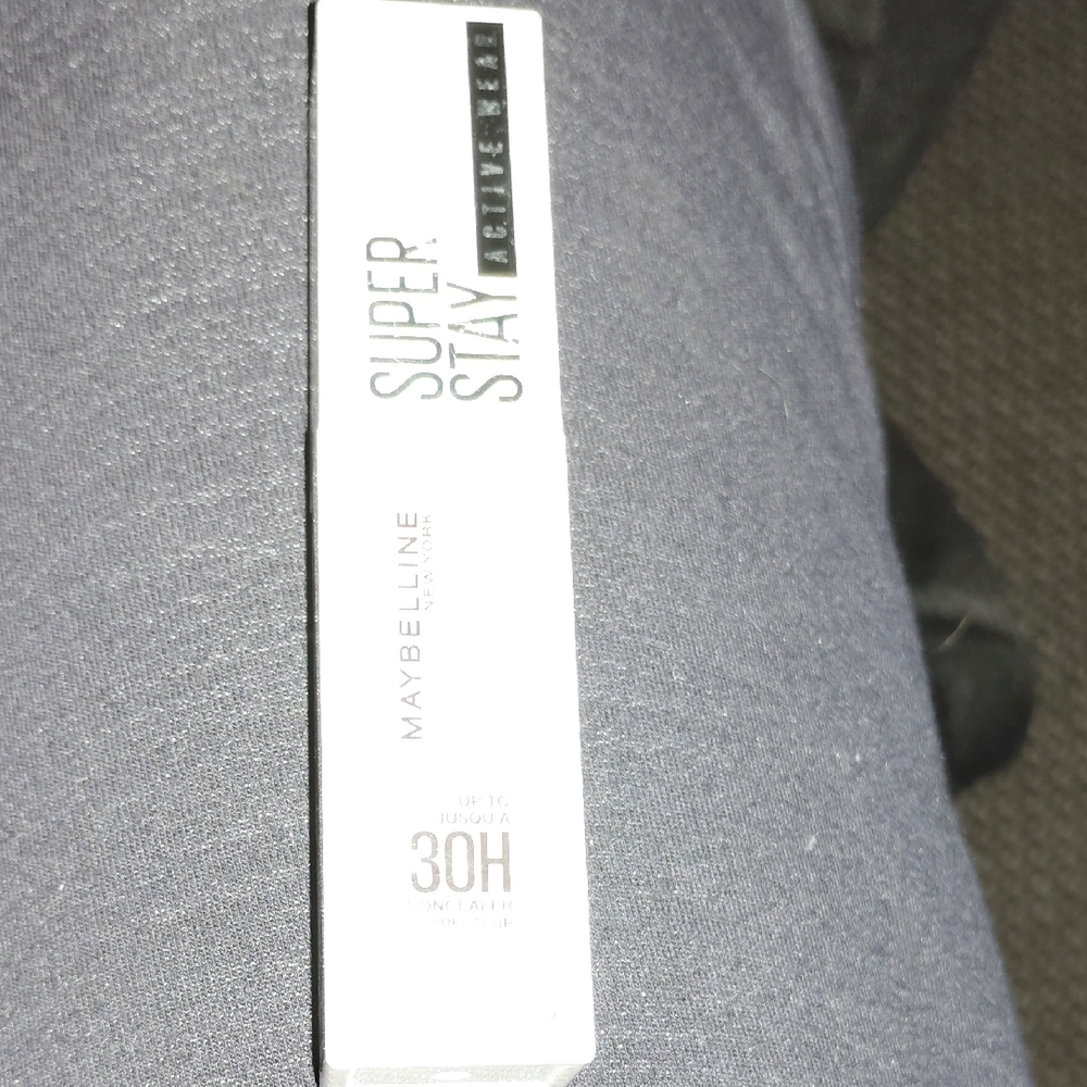 Maybelline Super Stay Active Wear Foundation in White Packaging